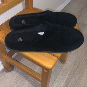 The Sharper Image Outlast Classic Black Slip-On Slippers Unisex